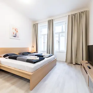 Borivojova 63 , Praga Repubblica Ceca